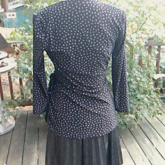 Anne Klein Black and White Wrap Top - Picture 5 of 10
